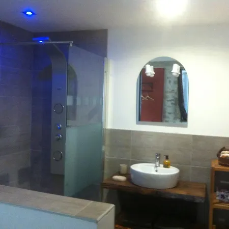 Chez Mina فندق مبيت وإفطار قرقشونه